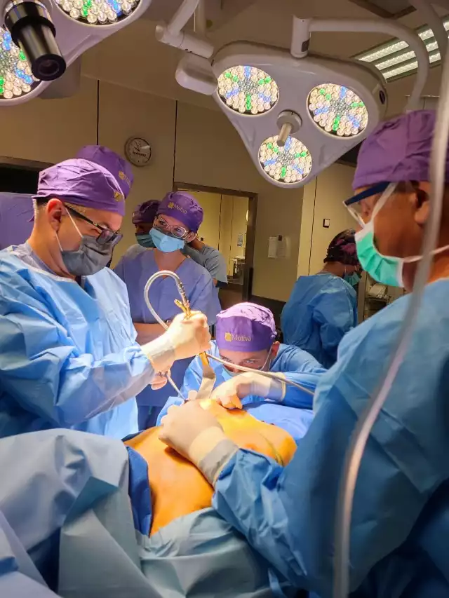 20 chirurgów onkologów wzięło udział w warsztatach w Wojewódzkim Szpitalu Specjalistycznym w Słupsku. Zoperowali sześć kobiet, u których operacje były wyjątkowo skomplikowane.
