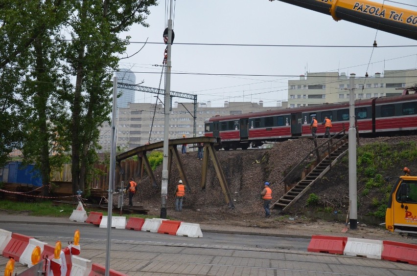 Rozbiórka wiaduktu kolejowego nad ul. Grabiszyńską (NOWE ZDJĘCIA, FILMY, OBJAZDY)