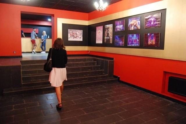 W piątek, 9 października, teatr pracuje zgodnie z planem. Musical „The Bodyguard” można będzie zobaczyć o godz. 18. W piątkowy poranek na portalu kupbilecik.pl dostępnych było kilka ostatnich biletów.