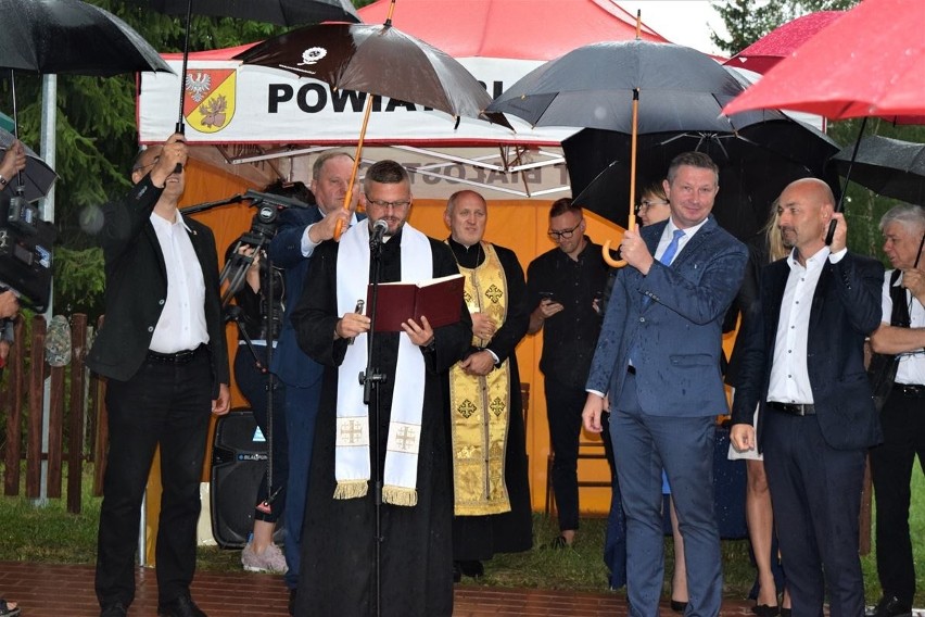 Uroczystość otwarcia drogi zakończyło jej poświęcenie przez...