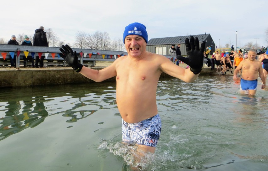 Zimna kąpiel BodyMors w Jeziorze Tarnobrzeskim 2 stycznia...