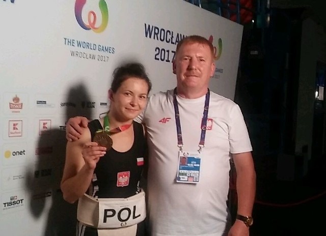 Magdalena Macios wraz z trenerem Andrzejem Jedynakiem po wywalczeniu brązowego medalu The World Games.