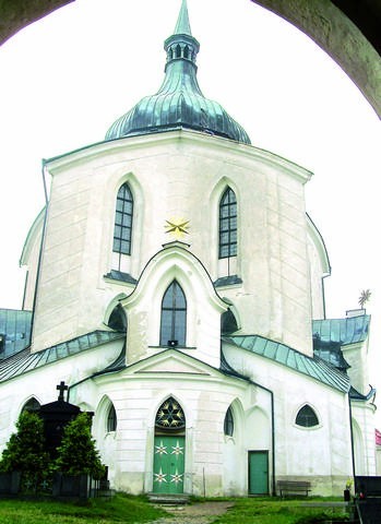 Kościół św. Jana Nepomucena widziany z klasztornych...