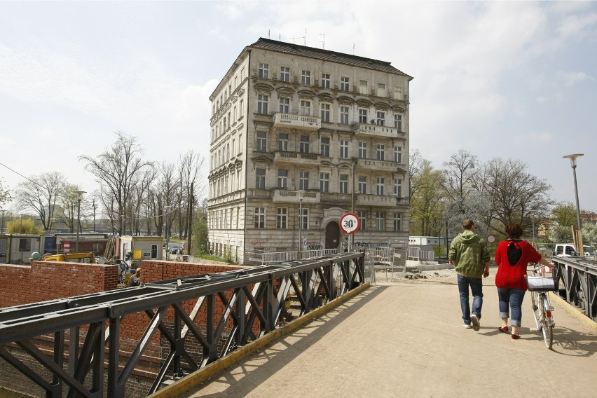 25.04.2013 wroclaw wyspa slodowa kamienica budynek ..gazeta...