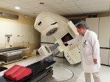Poznań: Różne rodzaje radioterapii pomagają zwalczyć raka piersi