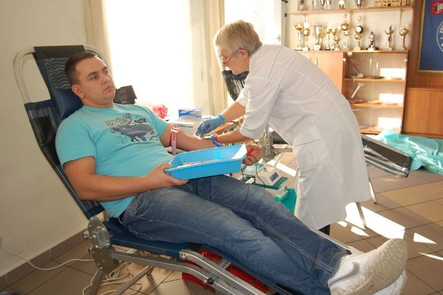 W świetlicy komendy krew oddał wczoraj m.in. Adrian Olczak z Klarynowa.