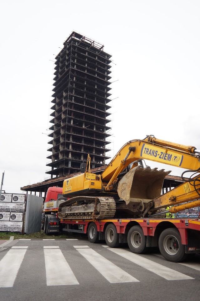 Na budowie "Unity Tower" pojawił się ciężki sprzęt. Po raz pierwszy od kilkudziesięciu lat