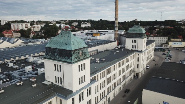 Focus Mall to największa galeria handlowa w Zielonej Górze. Codziennie przewijają się przez nią tysiące mieszkańców Lubuskiego. W ostatnim roku jeszcze się rozbudowała. Zobaczcie najnowszą galerię zdjęć z lotu ptaka. Z tej perspektywy popularnego "Focusa" jeszcze nie widzieliście!Wideo:  Czy deptak zielonogórski powinien zostać poszerzony? 