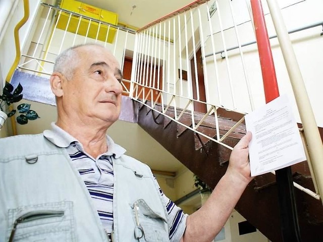 Jerzemu Woźniakowi, pełnomocnikowi społecznego komitetu, nie udało się przekonać radnych do przyjęcia uchwały o sprzedaży mieszkań komunalnych z 95-proc. bonifikatą