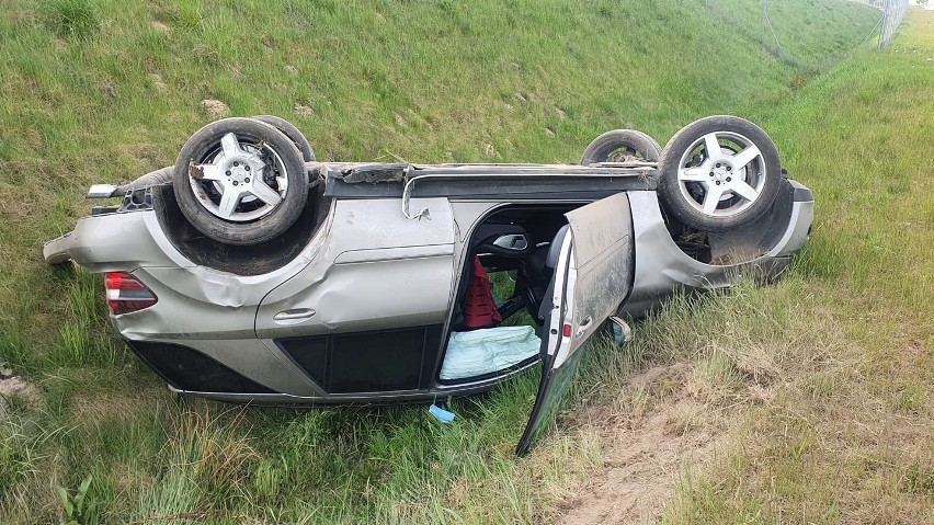 Wypadek w Mleczkowie pod Radomiem. Zderzyły się dwa samochody osobowe, dwie osoby zostały ranne