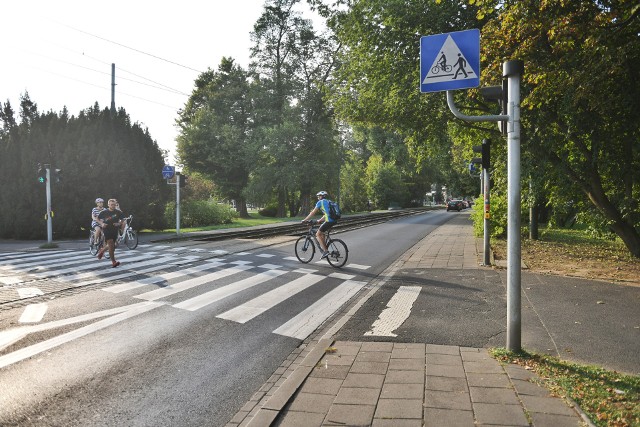 Do tragicznego wypadku na alei Wielkopolskiej doszło w poniedziałek rano. Tramwaj linii nr 9, jadący w kierunku Piątkowa, potrącił rowerzystkę na skrzyżowaniu z ul. Nad Wierzbakiem.