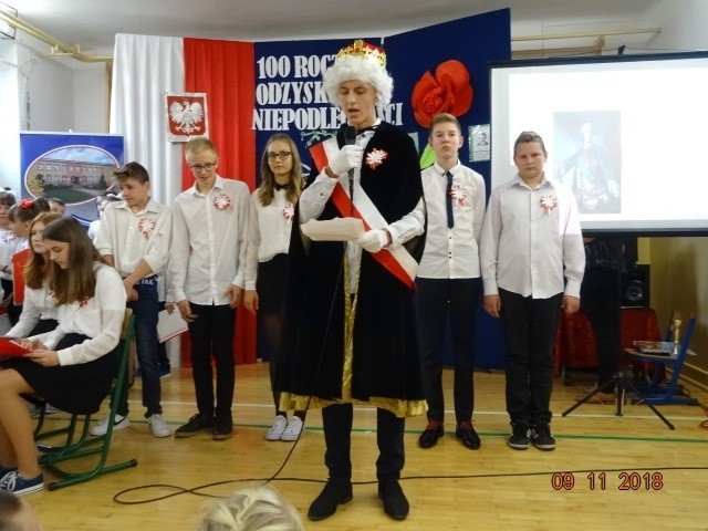 Szkoła w Ryczywole koło Kozienic świętowała 100-lecie odzyskania niepodległości Polski [ZDJĘCIA]