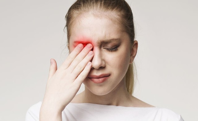 Ropiejące oczy są częstą dolegliwością okulistyczną. Przy czym w przeważającej większości jej przyczyna jest błaha i wymaga wdrożenia domowych sposobów.
