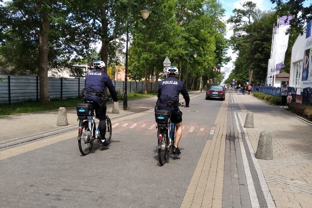 To już norma, że w trakcie sezonu letniego na trasy wyruszają policyjne patrole rowerowe. W pasie nadmorskim nie brakuje funkcjonariuszy na jednośladach.