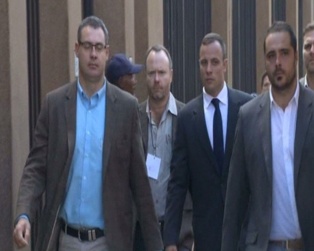 Oscar Pistorius oskarżony jest o zabójstwo z premedytacją. Grozi mu dożywocie.