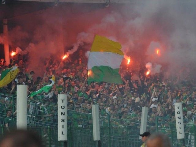 Kibice Falubazu Zielona Góra znani są z barwnych opraw meczów.