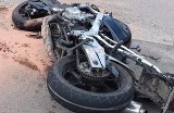 Wypadek motocyklisty w Brzeźnie gm. Goworowo. Uderzył w ciągnik rolniczy. 29.05.2020. Zdjęcia