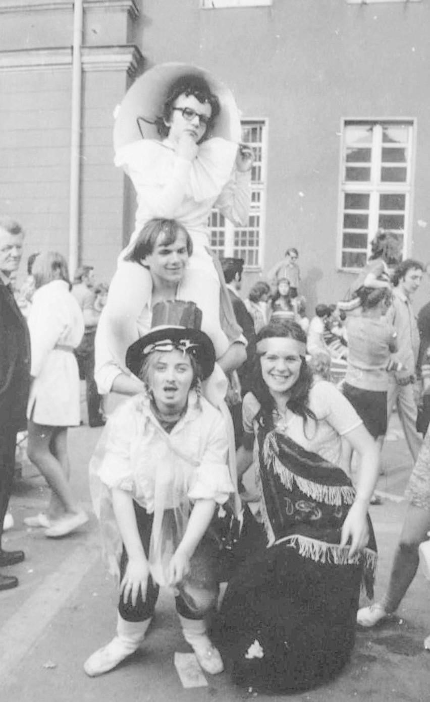 Studenci na opolskim rynku w 1978 roku - duzy spontan,...