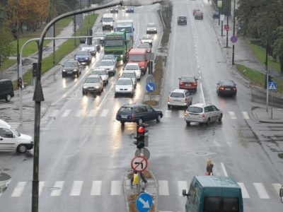 Skrzyżowanie ulic Wrocławskiej i Nysy Łużyckiej w Opolu.