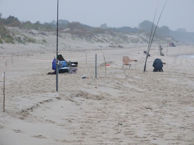 Tuż obok Kanału Jamneńskiego białogardzkie koło wędkarskie Topik zorganizowało pierwsze w historii profesjonalne zawody surfcastingowe, czyli łowienia z brzegu Bałtyku. Wzięło w nich udział blisko 30 zawodników z całego regionu. 