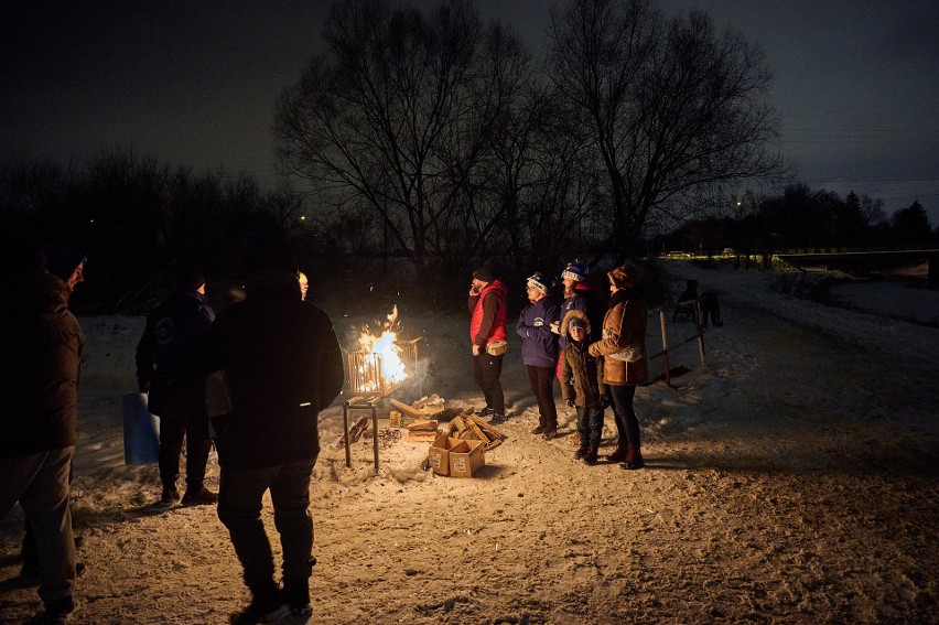 Nocne morsowanie w Zalewie Zemborzyckim. Oni nie boją się niczego! Zobacz zdjęcia