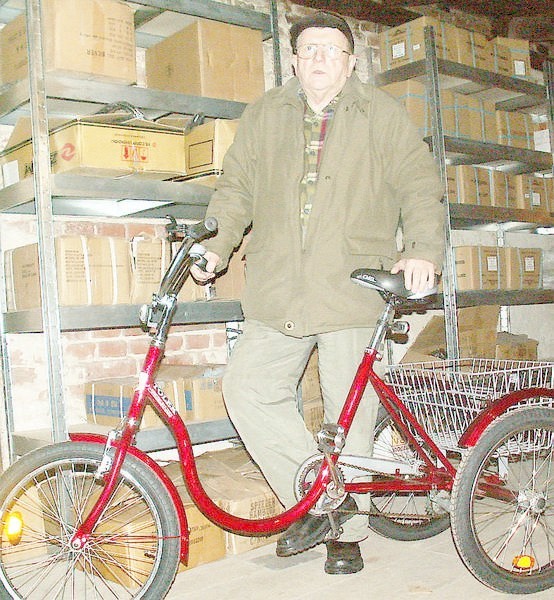 Teofil Bagiński zapewnia, iż ten rower nie tylko ułatwia niepełnosprawnym przemieszczanie się, ale ma też walory rehabilitacyjne