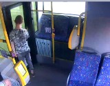 Wandal zniszczył autobus w Kielcach. Nagrał go monitoring, a urzędnicy stawiają ultimatum [ZDJĘCIA] 