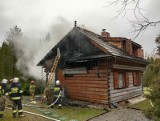 W Chołowicach w powiecie przemyskim spalił się drewniany dom letniskowy [ZDJĘCIA]