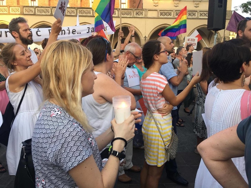 Kraków. Wielki protest na Rynku Głównym w obronie sądów