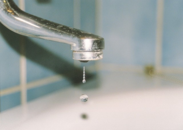 W Połczynie Zdroju mieszkańcy zapłacą mniej za wodę Od 1 stycznia 2013 roku za 1 m3 wody mieszkańcy zapłacą 4,01 złotych.