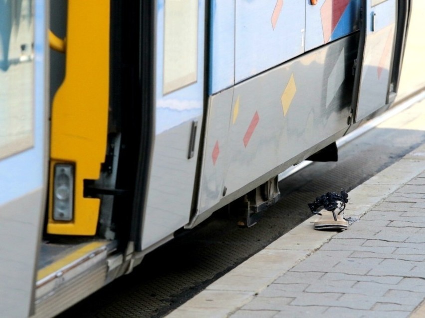 Wypadek na Borowskiej. Kobieta wpadła pod tramwaj
