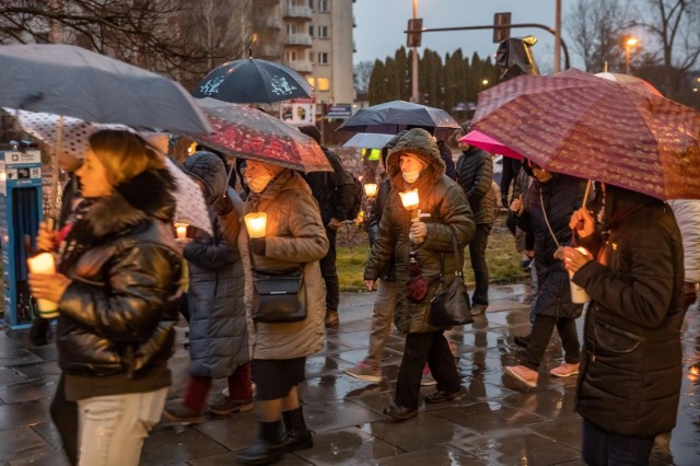 Droga Krzyżowa przeszła tradycyjnie ulicami Wybickiego, Łokietka oraz Krowoderskich Zuchów.