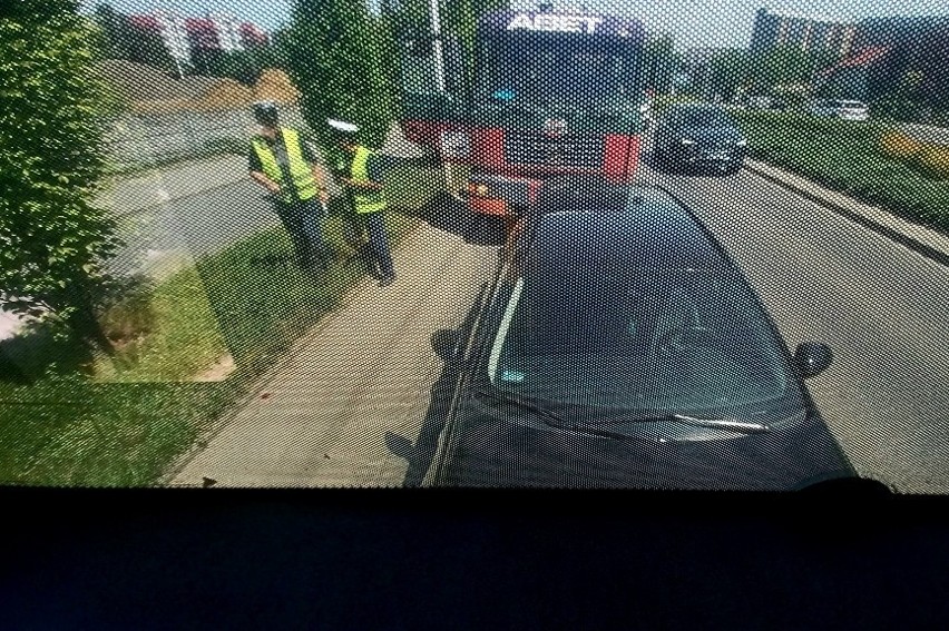 Wrocław: Wypadek betoniarki, samochodu osobowego i autobusu MPK. Utrudnienia na Nowym Dworze [ZDJĘCIA]