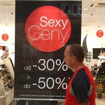 Galerie handlowe starają się przyciągnąć klientów różnymi sposobami. Ale czy sexy ceny wystarczą?