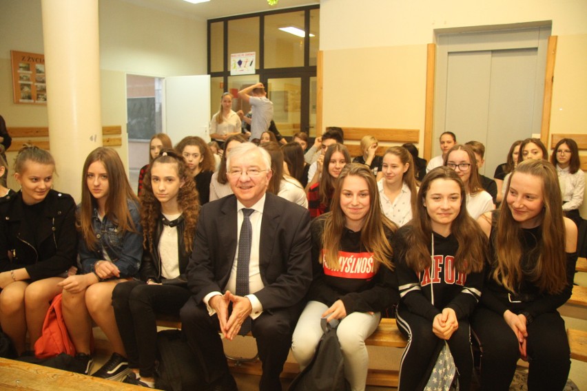 Uczniowie z Mniowa zmierzyli się w konkursie wiedzy o Sejmie. Pojadą tam na zaproszenie posła Lipca (ZDJĘCIA)