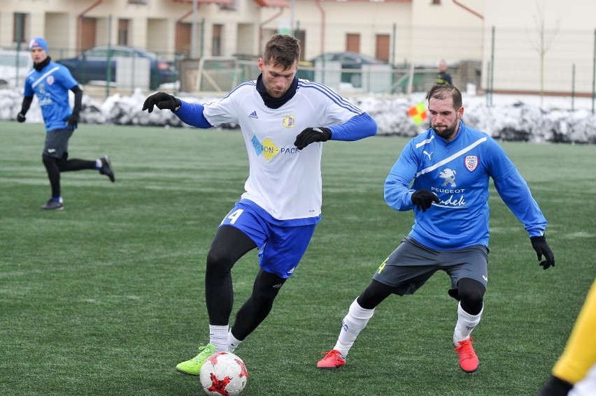 Stal Brzeg w sparingu uległa Skrze Częstochowa 0-3.