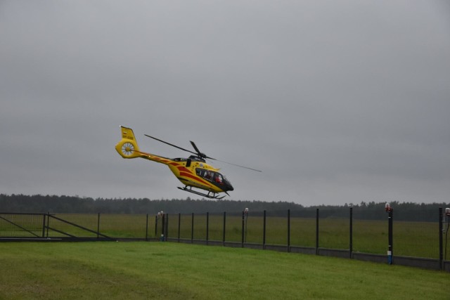 Zderzenie trzech aut na DK 15 w Wielkim Głęboczku. Sześć osób rannych. Na miejsce wypadku poleciały dwa śmigłowce Lotniczego Pogotowia Ratunkowego.