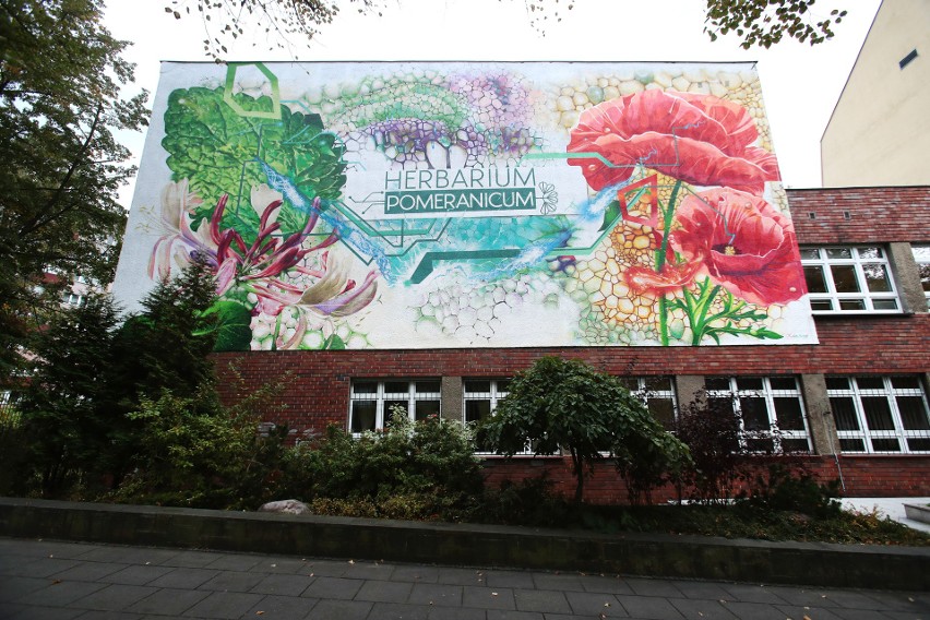 Mural na ścianie Instytutu Biologii Uniwersytetu...