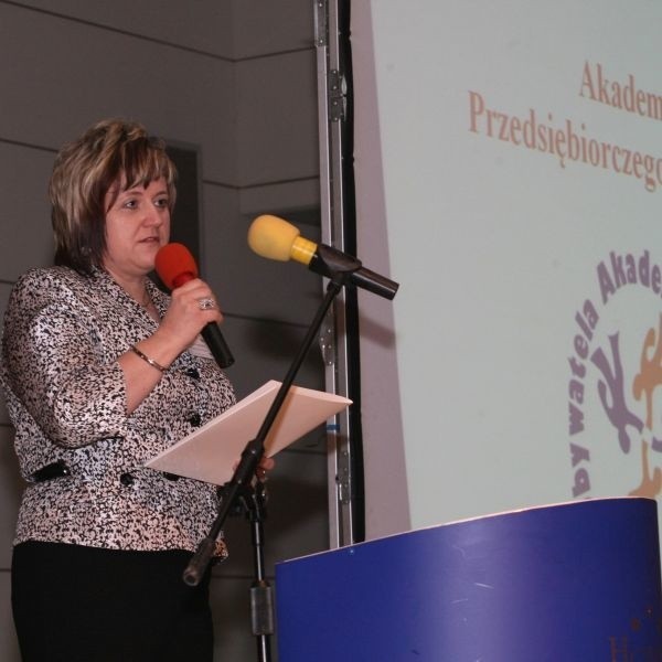Elżbieta Dudek, koordynator Akademii Przedsiębiorczego Obywatela, przedstawiła założenia i cele projektu.