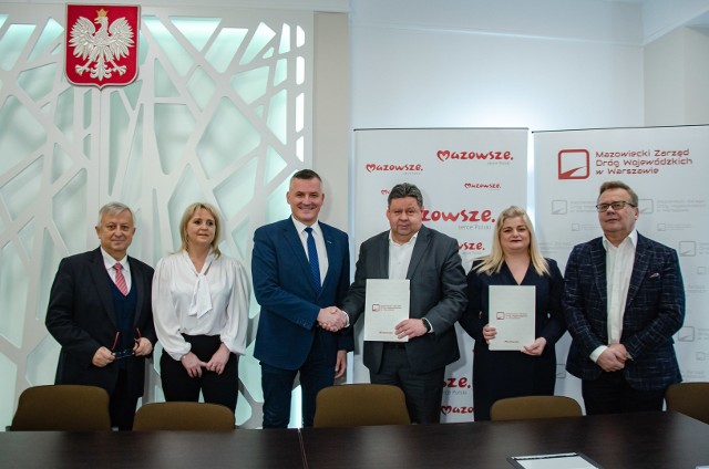 Podpisana umowa dotyczy modernizacji kilometrowego odcinka drogi wojewódzkiej numer 733 w Skaryszewie.