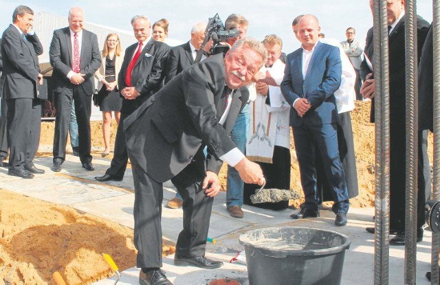 Tadeusz Kauch, burmistrz Ujazdu: Strefa gospodarcza zapełni się firmami w ciągu 10 latWe wtorek Tadeusz Kauch uczestniczył w uroczystości wmurowania kamienia węgielnego pod fabrykę Tru-Flexu.