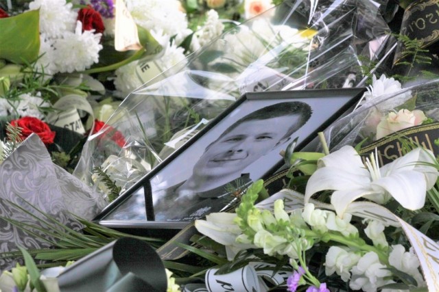 Profesor UAM dr hab. Paweł Antkowiak wykładowca został pochowany w Koninie. Żegnali go bliscy, przyjaciele i koledzy z uniwersytetu. 36-letni wykładowca zginął w wypadku w ubiegłą sobotę.Kolejne zdjęcie -->