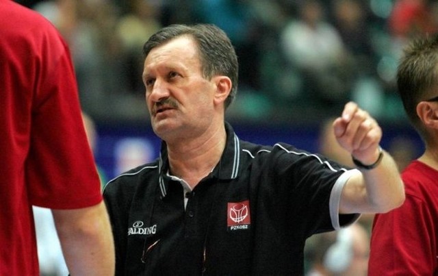 Jerzy Szambelan trener główny Kuźni Koszykówki Stalowa Wola nadal ciężko pracuje z młodymi adeptami basketu w regionie.