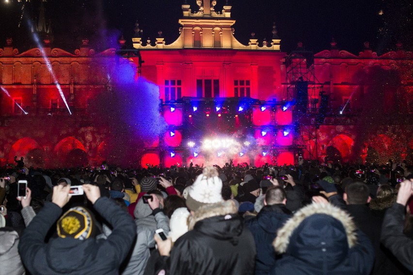 Sylwester 2016. Rynek Główny i scena w Krakowie [ZDJĘCIA, WIDEO]