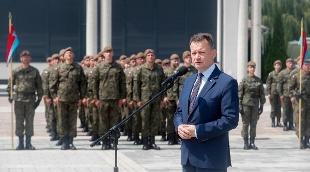 Fundamentem do tego, co stanowi o rozwoju Wojska Polskiego, jest ustawa o obronie Ojczyzny - mówi szef MON.