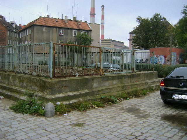 Wrocław: Spielberg skończył kręcić. Zburzyli stację metra i robią parking (ZDJĘCIA)