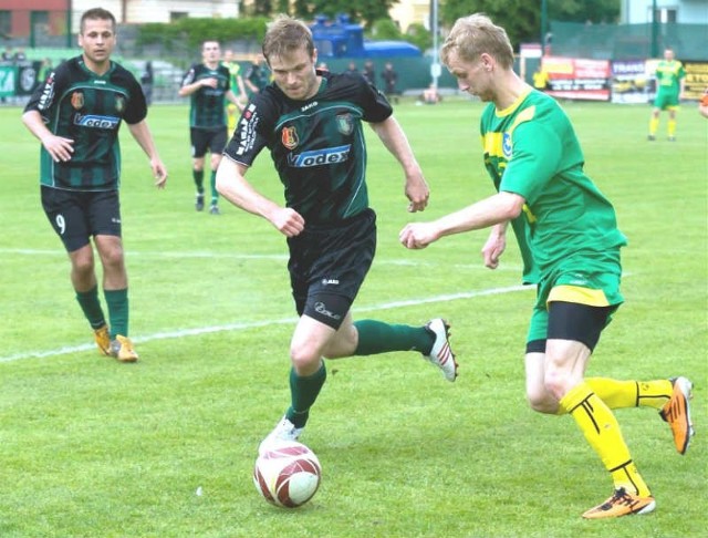 W sobotę w Stalowej Woli czekają nas wielkie piłkarskie derby, Stal kontra Siarka Tarnobrzeg, od lewej: Damian Juda, Damian Łanucha, Adrian Bartkiewicz ze Stali, Jan Kowalski z Siarki.