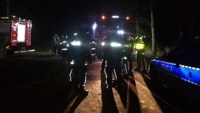 W poszukiwania zaangażowali się policjanci oraz strażacy.