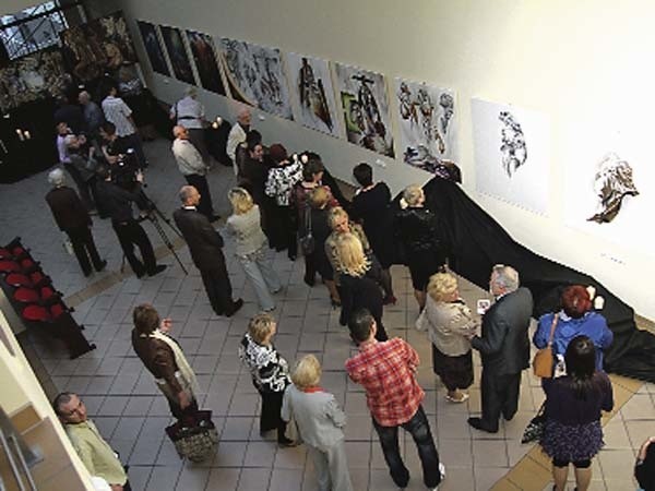 W galerii Centrum Kultury i Spotkań Europejskich w Białogardzie niemal bez przerwy można oglądać dzieła regionalnych twórców. Ostatnio dużym zainteresowaniem cieszyła się wystawa malarstwa białogardzkiego artysty Macieja Stachowiaka. 