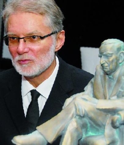 Krzysztof Kolberger podczas benefisu został uhonorowany statuetką Gustawa